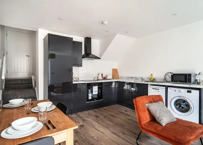 Modern 2 Bed Apartment In Waterloo Liverpool
