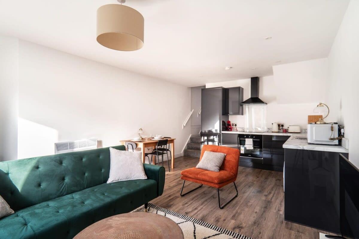 Modern 2 Bed In Waterloo Liverpool