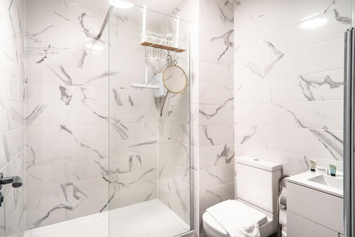 Modern 2 Bed In Waterloo *