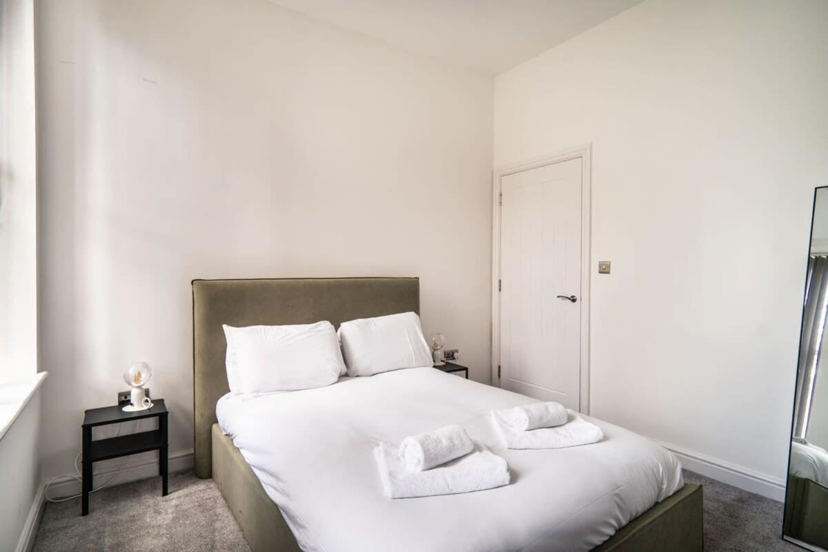 Modern 2 Bed In Waterloo Liverpool
