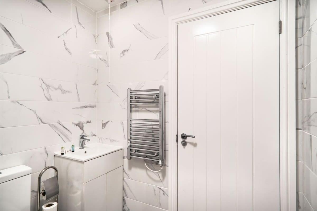 Modern 2 Bed In Waterloo Апартаменты